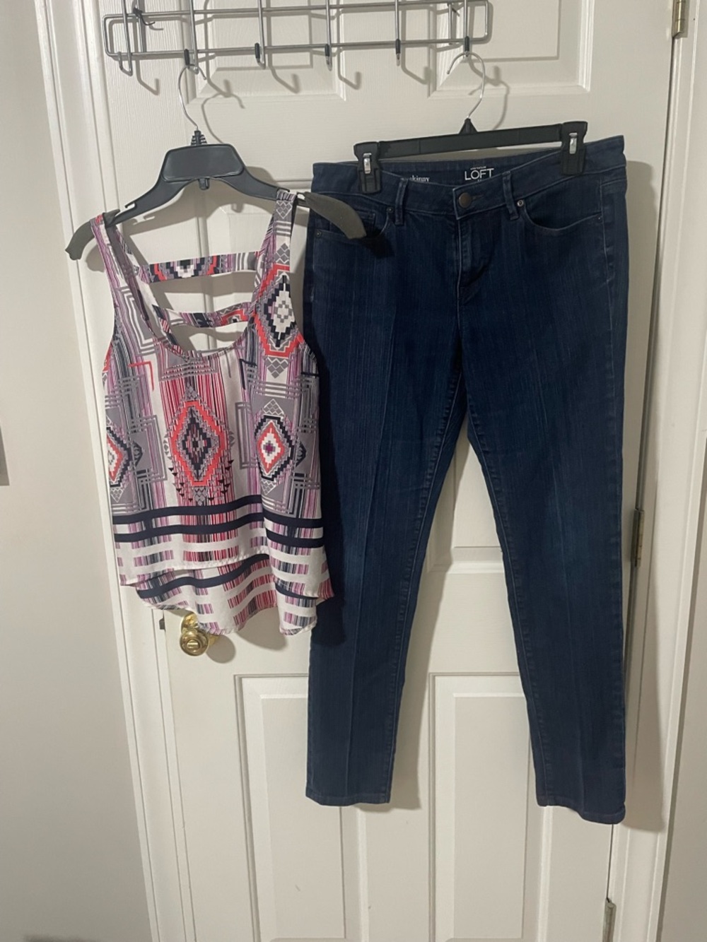 LOFT Dark modern sz8 Skinny Jeans with small dahlia top